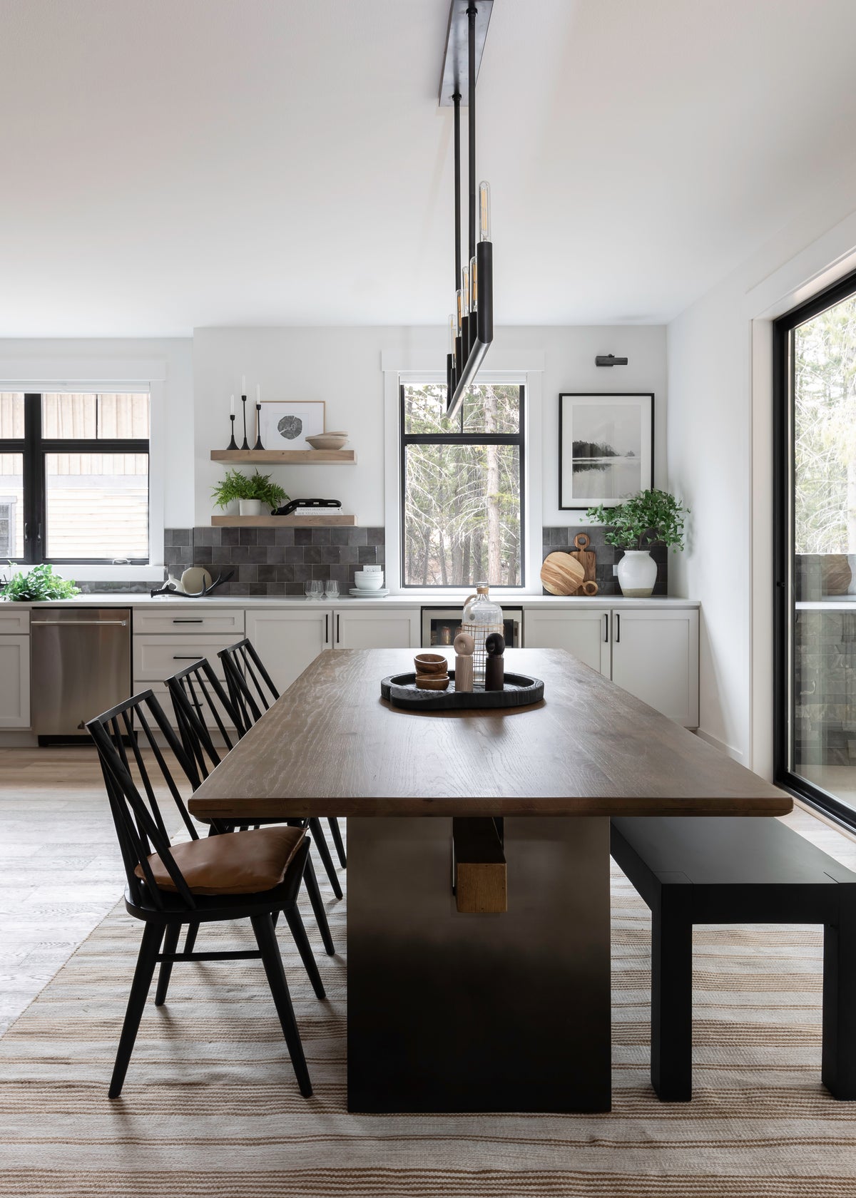 FURNITURE & RUGS