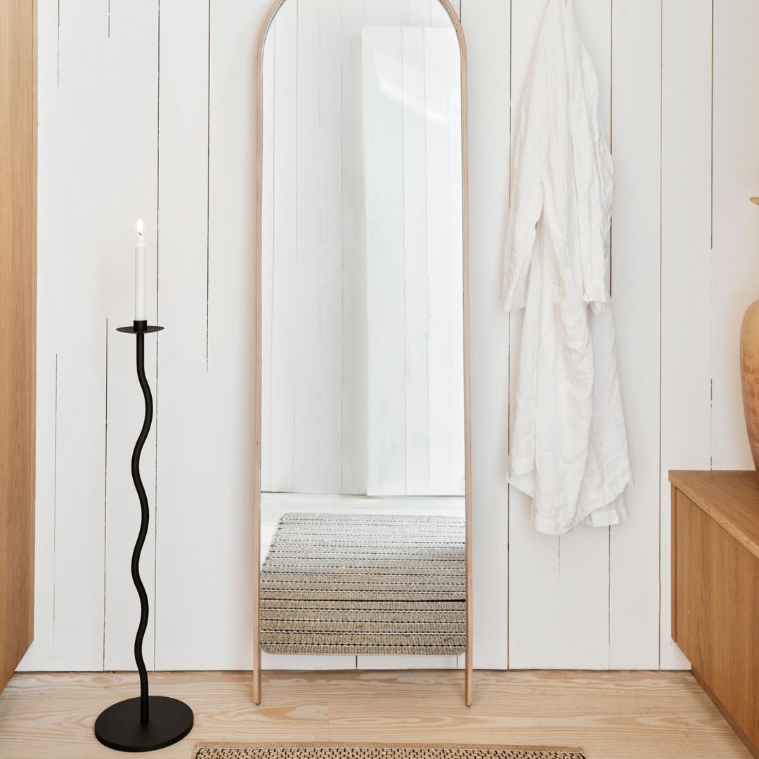 Cooee Curved Candleholder, Floor